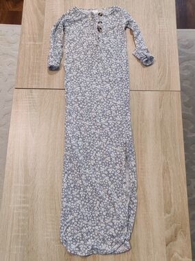 Lou Lou & Company Light Blue/Gray Floral Long Sleeve Knotted Gown Size Newborn